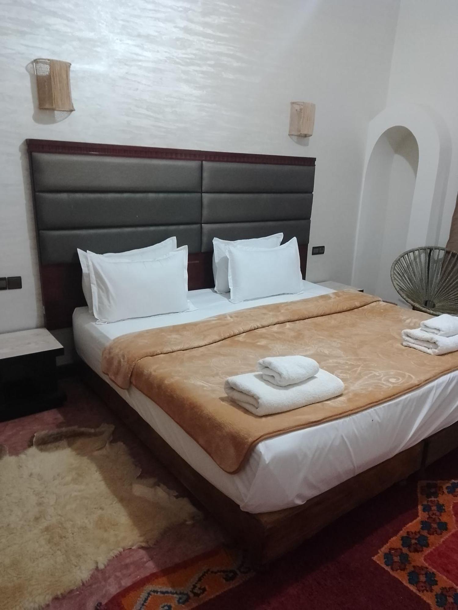 Kasbah Dar Bahnini Hostel สกูรา ภายนอก รูปภาพ