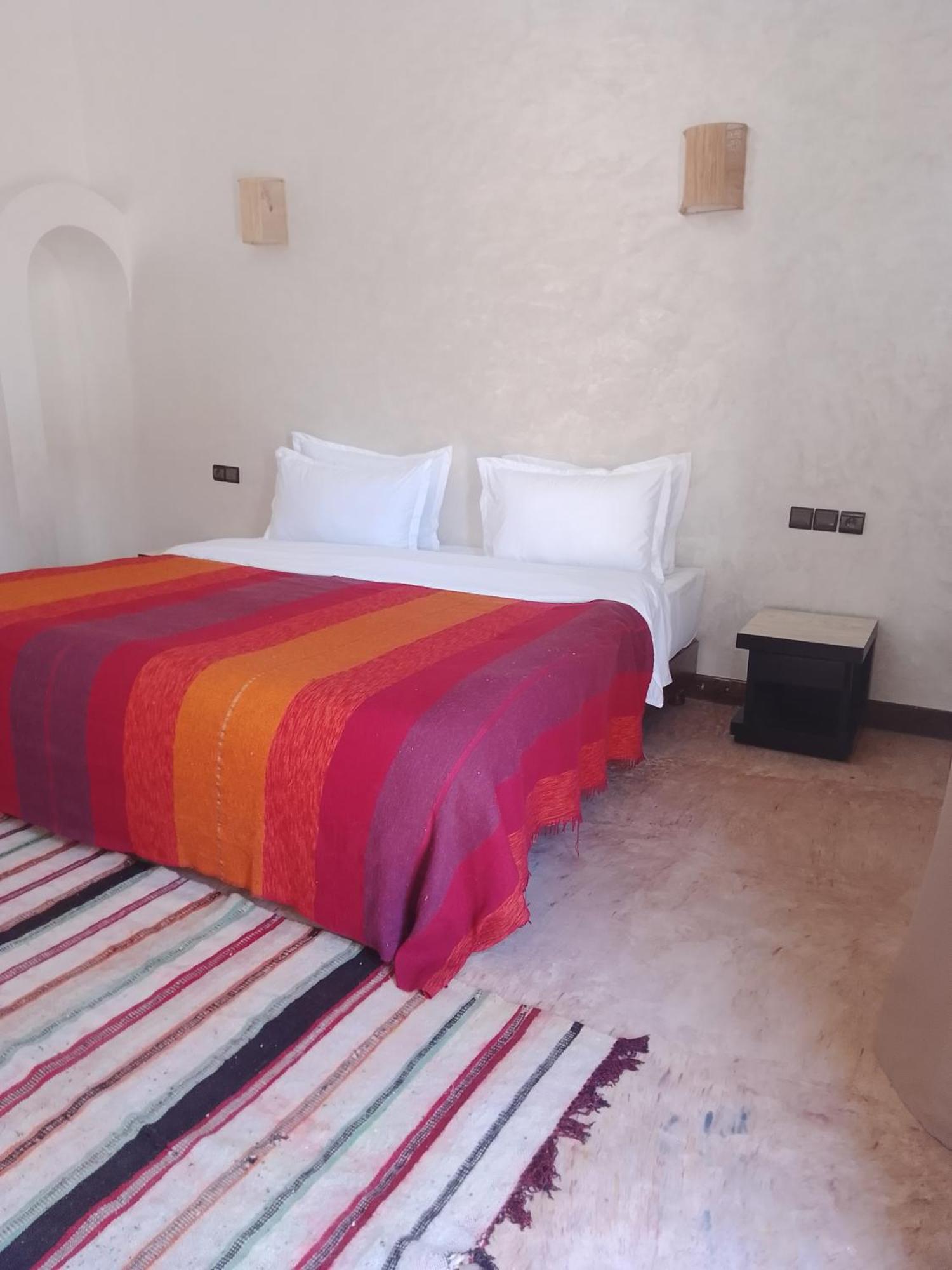 Kasbah Dar Bahnini Hostel สกูรา ภายนอก รูปภาพ