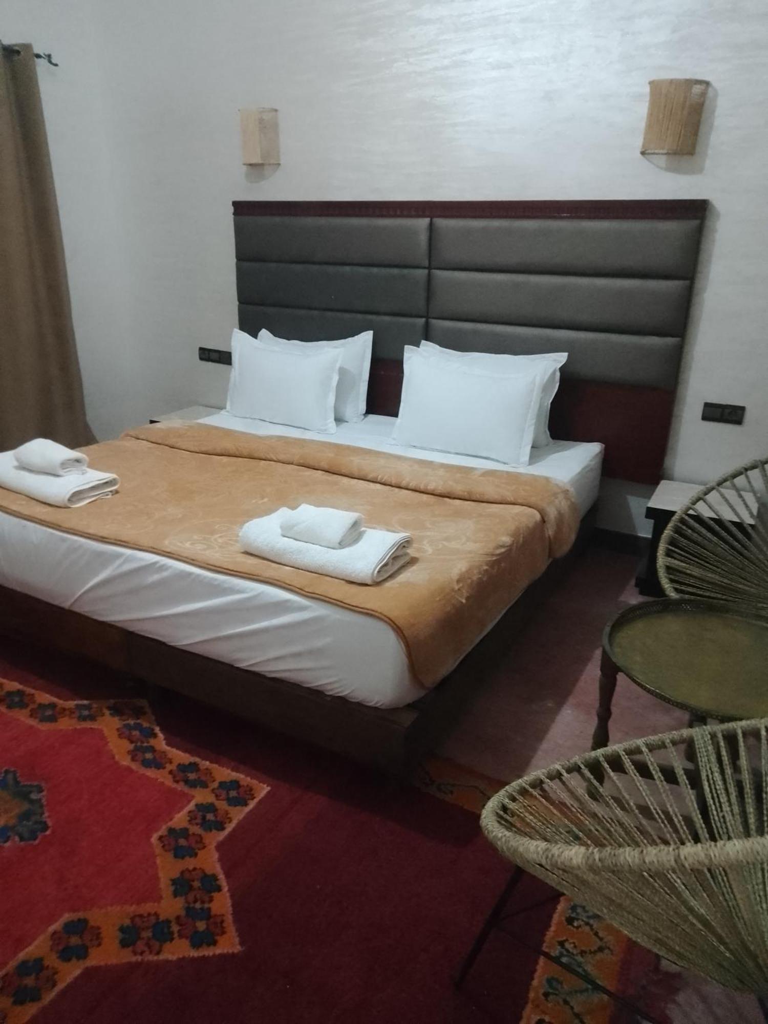 Kasbah Dar Bahnini Hostel สกูรา ภายนอก รูปภาพ