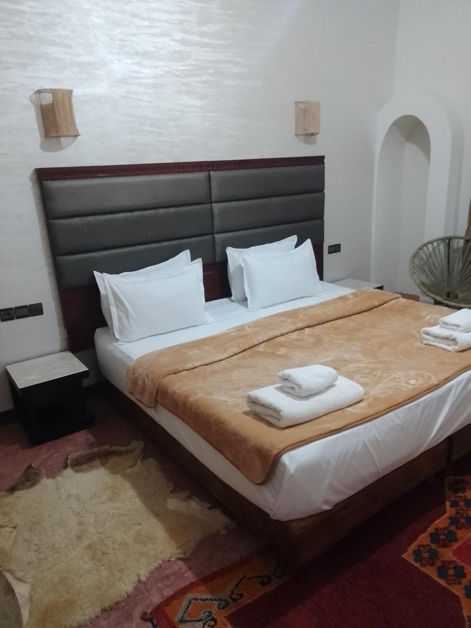 Kasbah Dar Bahnini Hostel สกูรา ภายนอก รูปภาพ