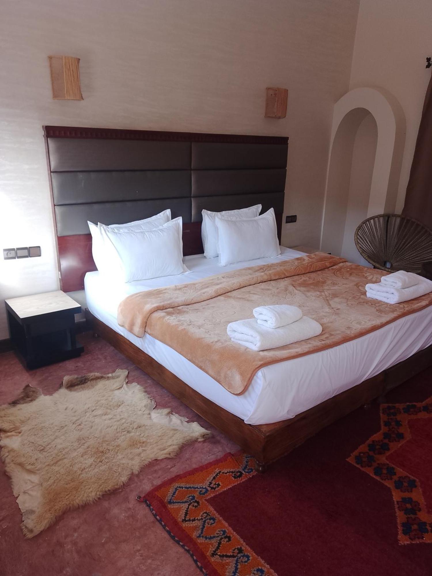 Kasbah Dar Bahnini Hostel สกูรา ภายนอก รูปภาพ
